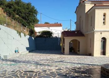 Κουλέντια: Ολοκληρώθηκε η πλακόστρωσης της πλατείας του Ιερού Ναού – monemvasianews.gr