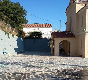 Κουλέντια: Ολοκληρώθηκε η πλακόστρωσης της πλατείας του Ιερού Ναού – monemvasianews.gr