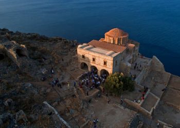 100 χρόνια προσφοράς για τον Σύλλογο των Απανταχού Μονεμβασιτών – monemvasianews.gr